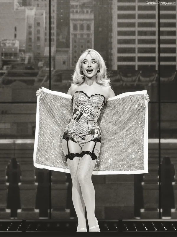 Sabrina Carpenter photo 6 of 6403