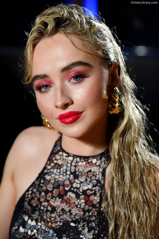 Sabrina Carpenter photo 22 of 6403