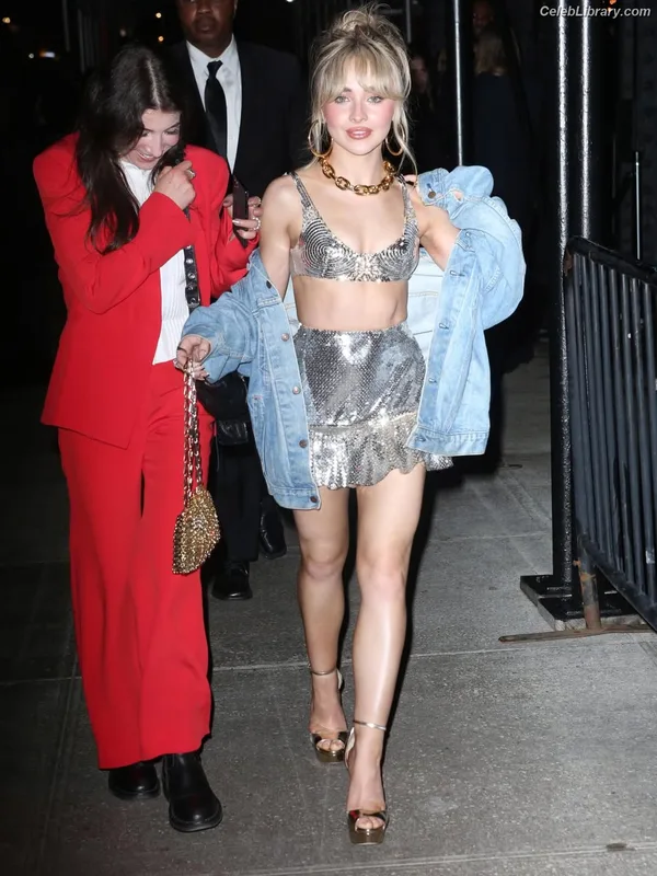 Sabrina Carpenter photo 13 of 6403