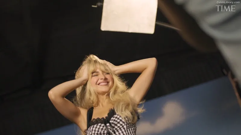 Sabrina Carpenter photo 5 of 6403