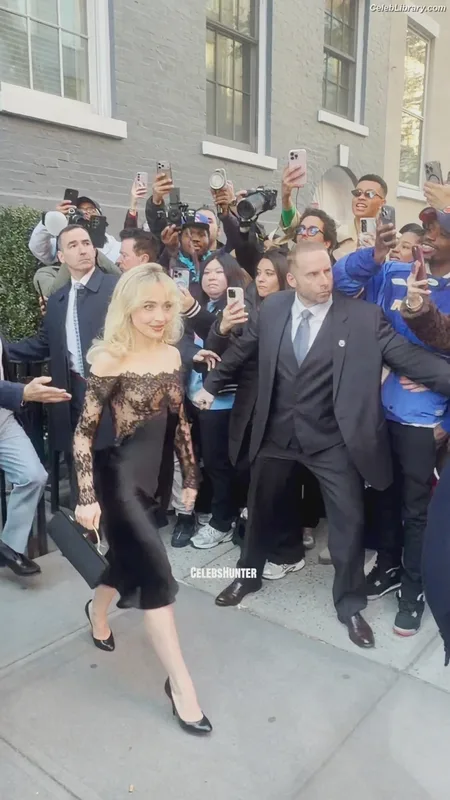 Sabrina Carpenter photo 13 of 6403