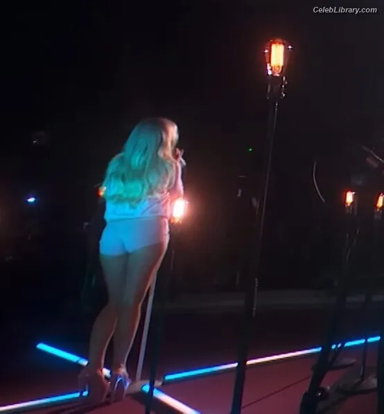 Sabrina Carpenter photo 6 of 6403