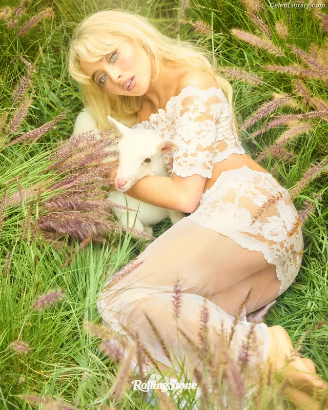 Sabrina Carpenter photo 12 of 6403