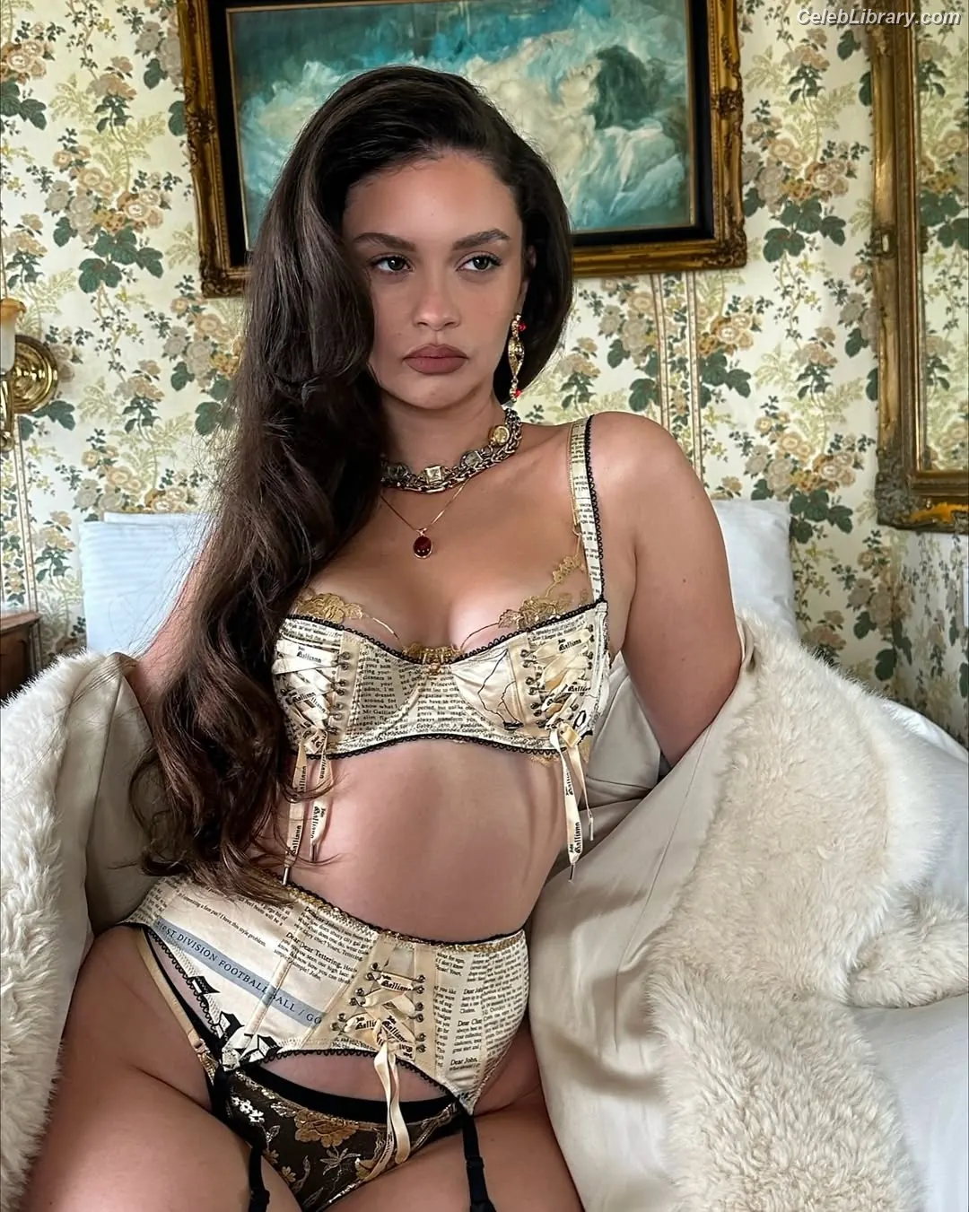 Sabrina Claudio photo 2 of 54