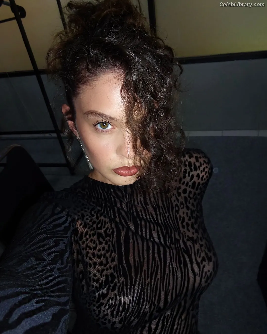 Sabrina Claudio photo 2 of 54