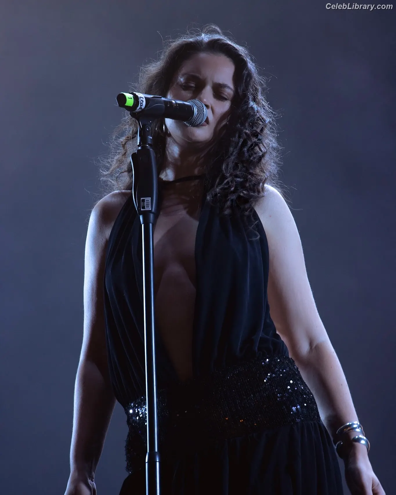 Sabrina Claudio photo 21 of 54