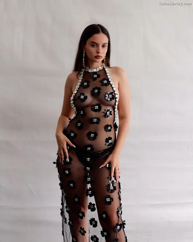 Sabrina Claudio photo 15 of 55