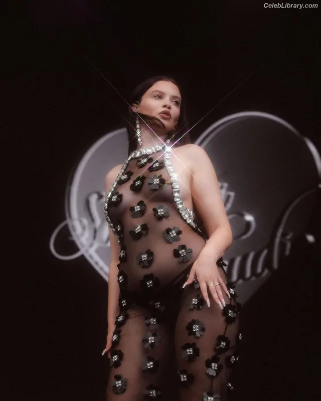 Sabrina Claudio photo 16 of 55