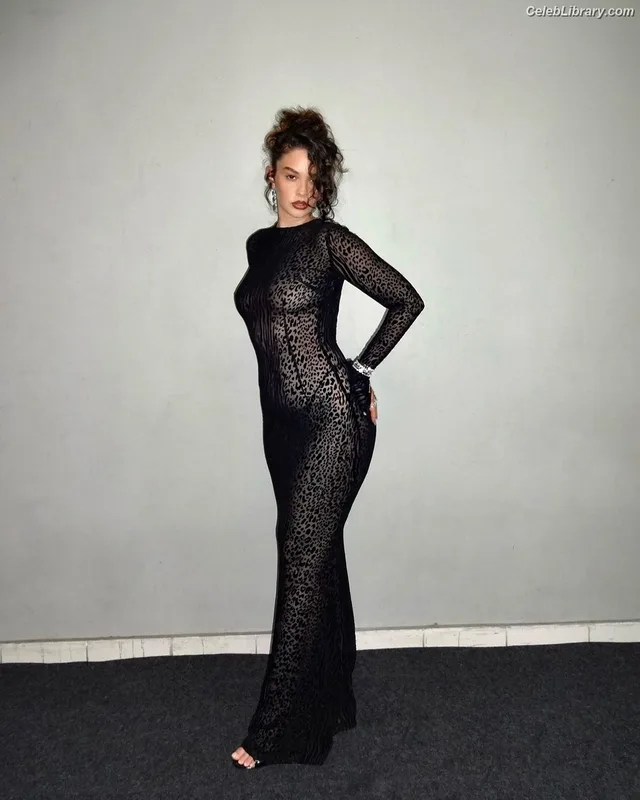 Sabrina Claudio photo 3 of 55