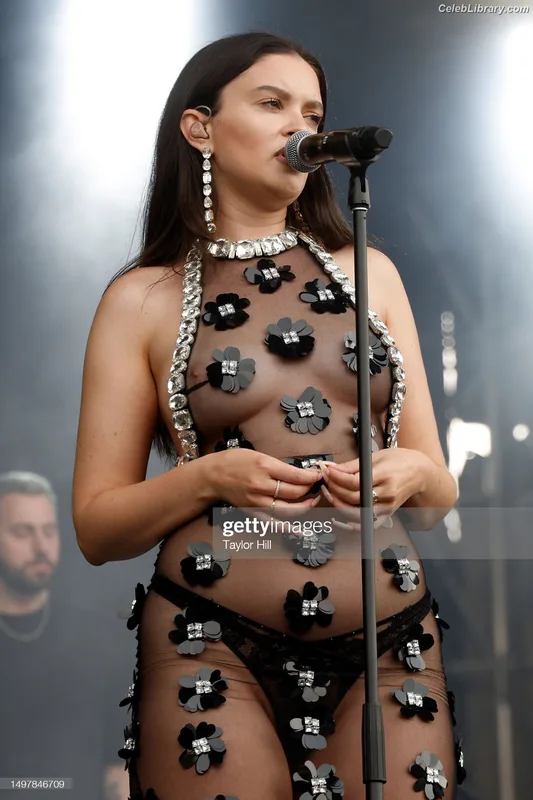 Sabrina Claudio photo 11 of 55