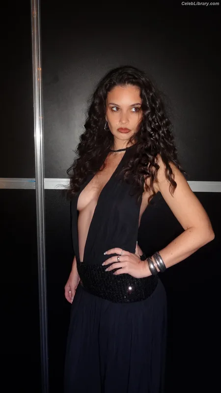 Sabrina Claudio photo 23 of 55