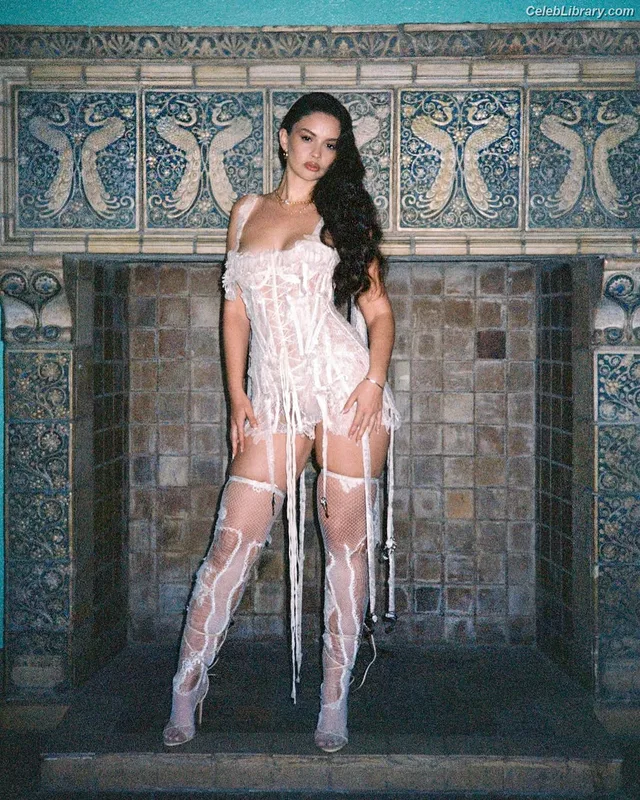 Sabrina Claudio photo 1 of 55