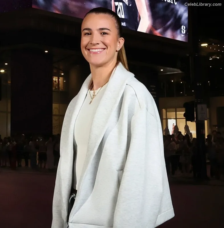 Sabrina Ionescu photo 5 of 168