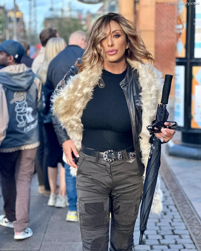 Sabrina Salerno photo 2 of 1083