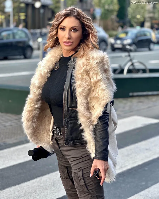 Sabrina Salerno photo 3 of 1083