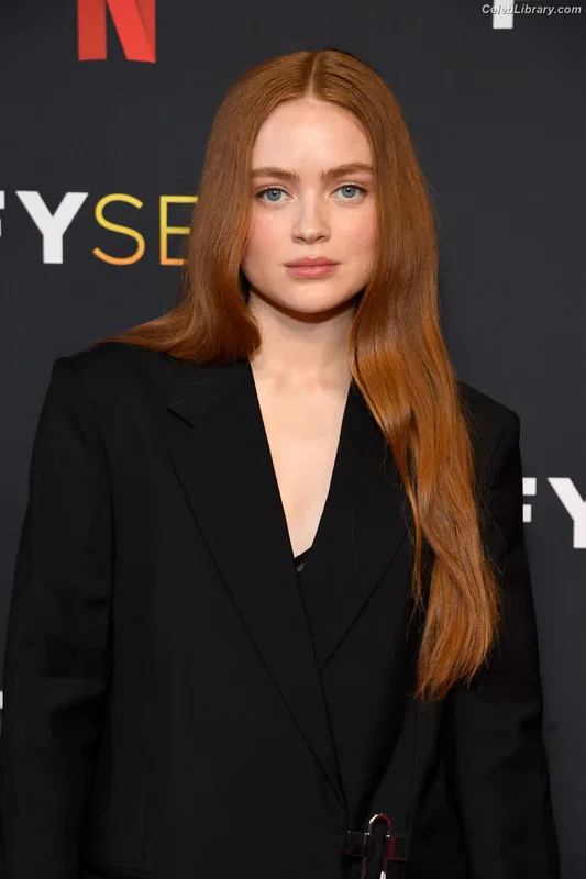 Sadie Sink photo 1 of 1907