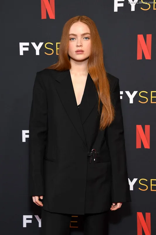 Sadie Sink photo 9 of 1907