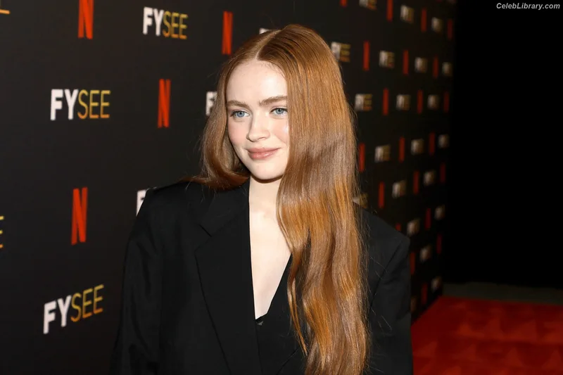 Sadie Sink photo 2 of 1907