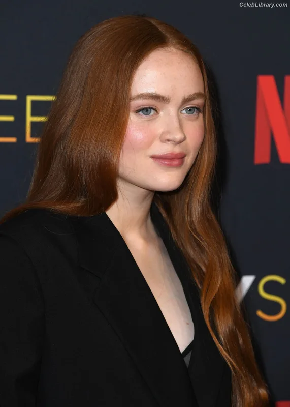 Sadie Sink photo 3 of 1907
