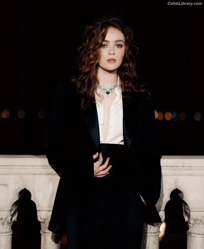 Sadie Sink photo 1 of 1907