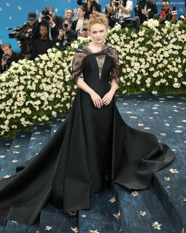 Sadie Sink photo 15 of 1907