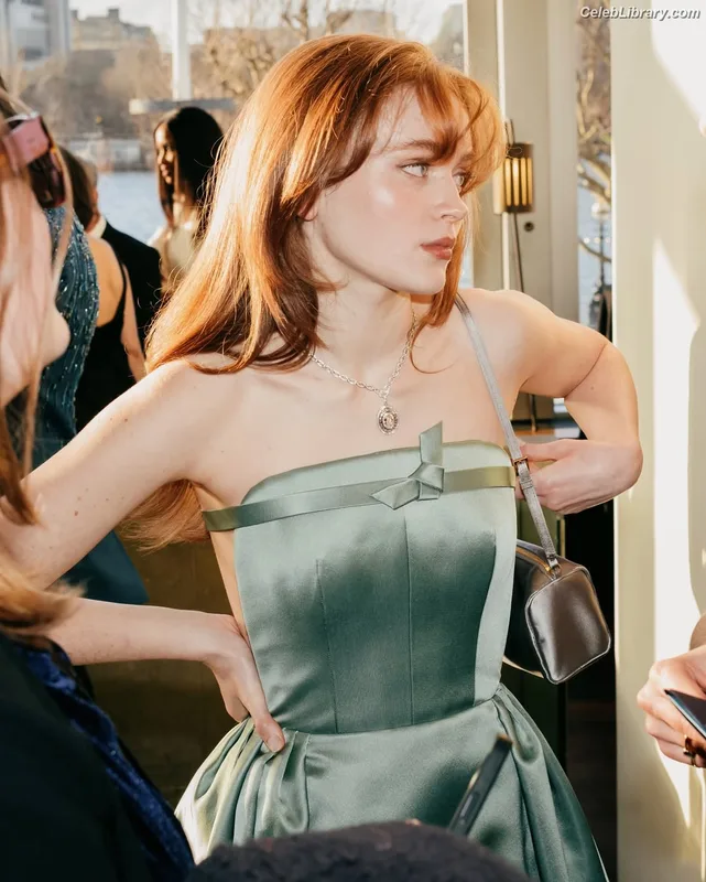 Sadie Sink photo 9 of 1907
