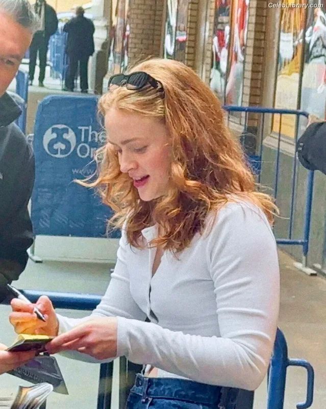 Sadie Sink photo 4 of 1907