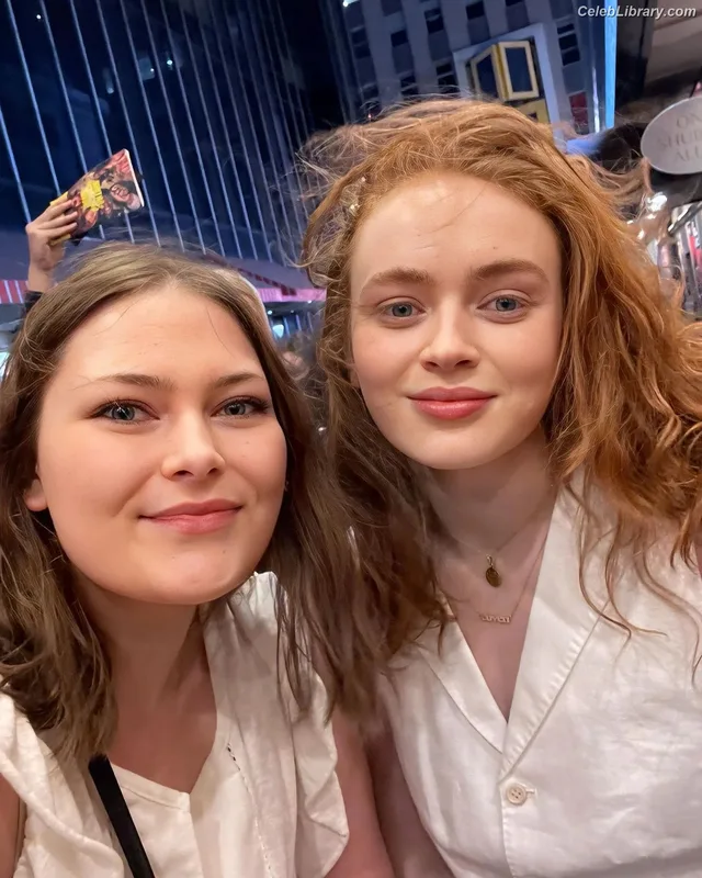 Sadie Sink photo 2 of 1907