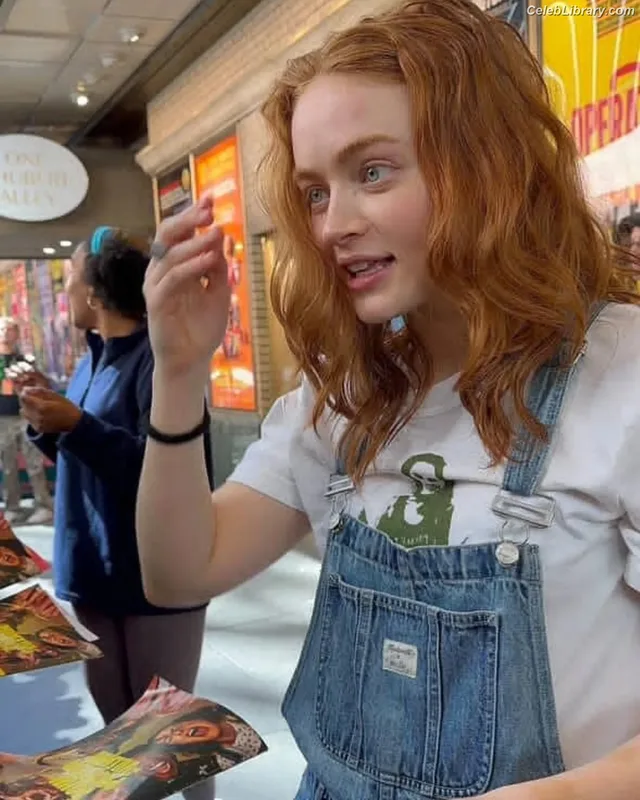 Sadie Sink photo 8 of 1907