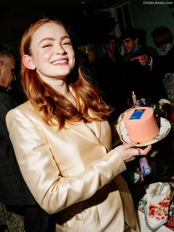 Sadie Sink photo 18 of 1907