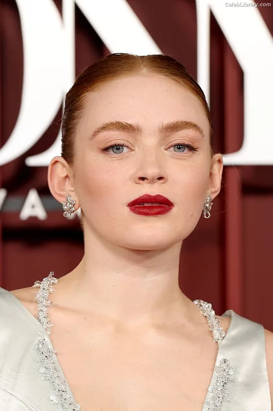 Sadie Sink photo 2 of 1907