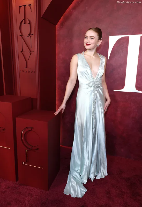 Sadie Sink photo 3 of 1907