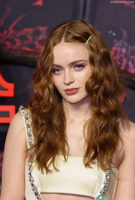 Sadie Sink photo 16 of 1907