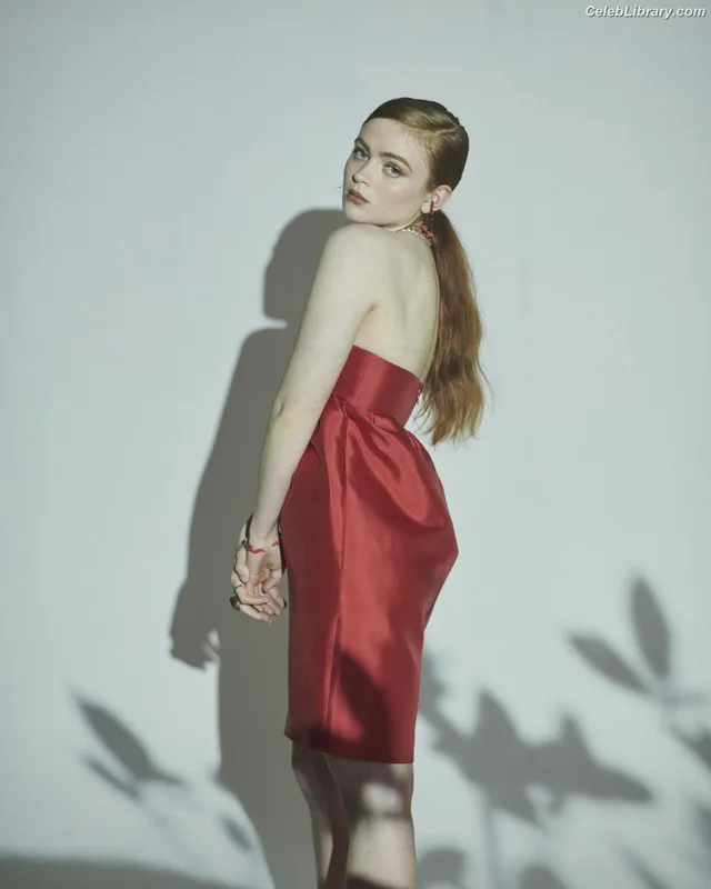 Sadie Sink photo 2 of 1907