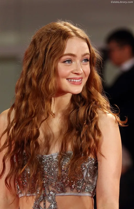 Sadie Sink photo 6 of 1907