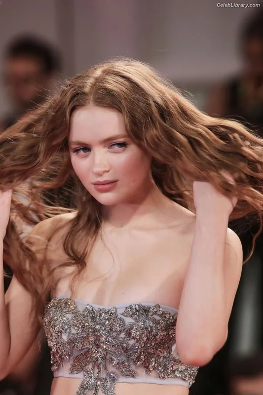 Sadie Sink photo 11 of 1907