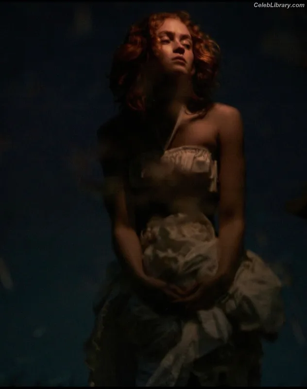 Sadie Sink photo 10 of 1907