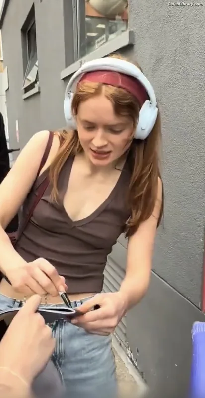Sadie Sink photo 1 of 1907