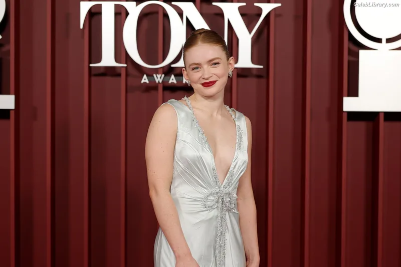 Sadie Sink photo 15 of 1907