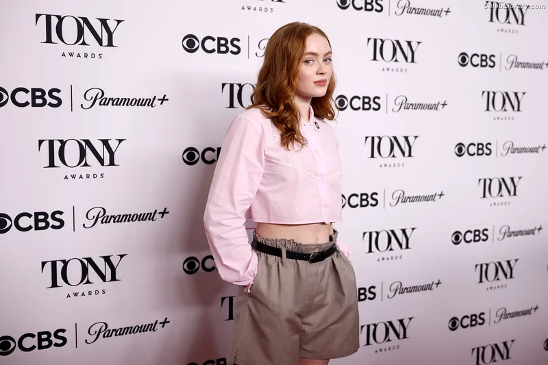 Sadie Sink photo 3 of 1907