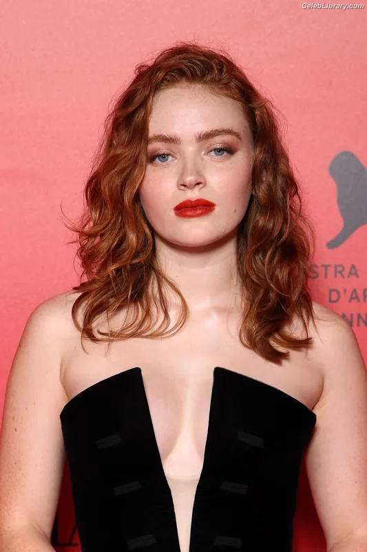Sadie Sink photo 2 of 1907