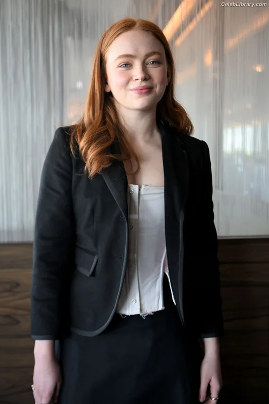 Sadie Sink photo 5 of 1907
