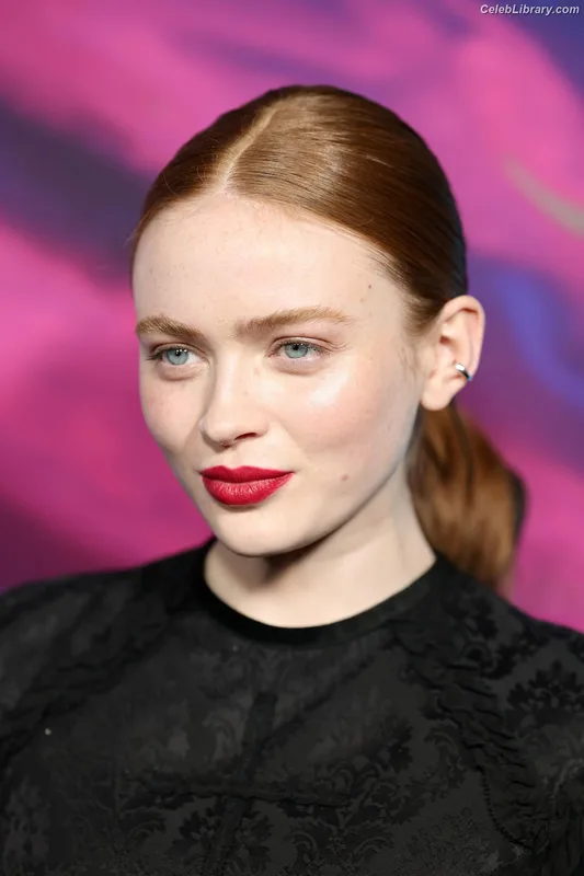 Sadie Sink photo 9 of 1907