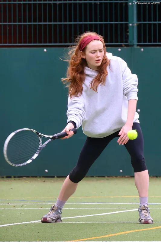 Sadie Sink photo 4 of 1907