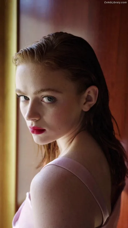 Sadie Sink photo 2 of 1907