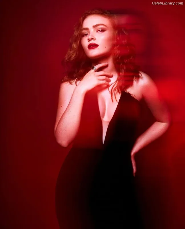Sadie Sink photo 8 of 1907