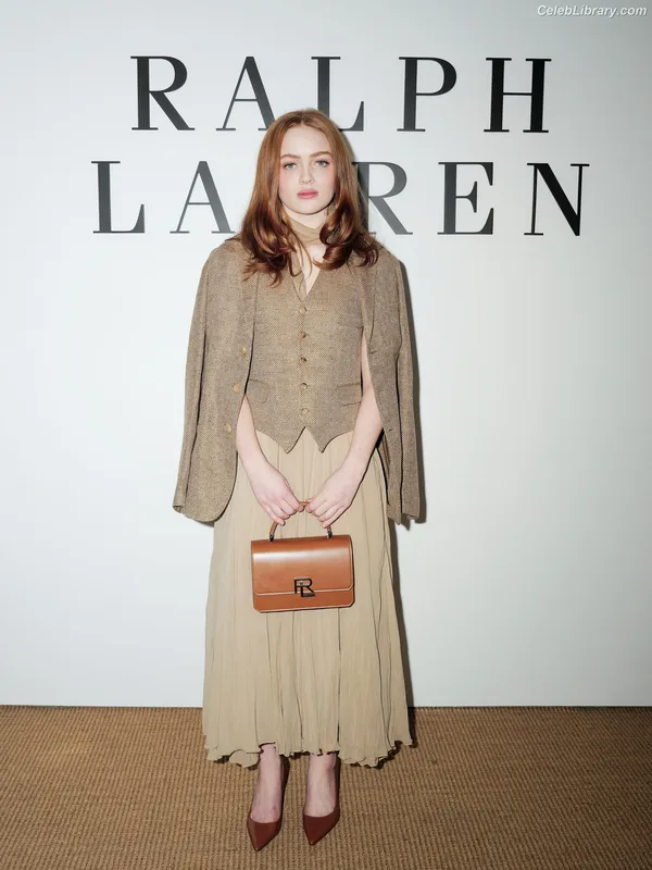 Sadie Sink photo 5 of 1907