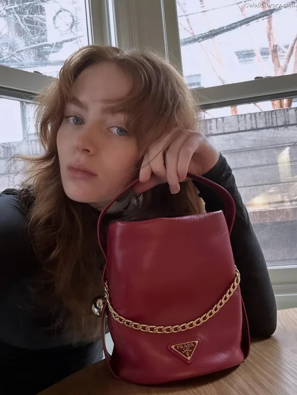 Sadie Sink photo 9 of 1907