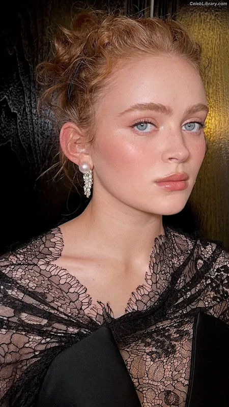 Sadie Sink photo 5 of 1907