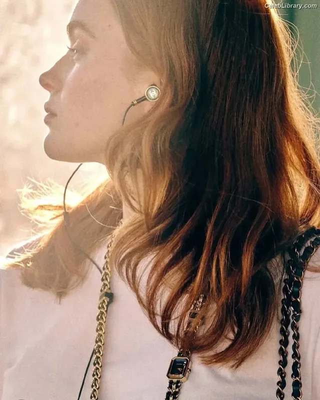 Sadie Sink photo 7 of 1907